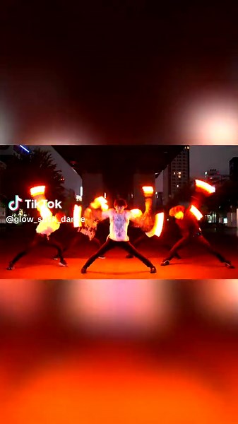 SAO Otaku activates sword skill! crossing #dancer #glowsticks #dancing #dancechallenge
