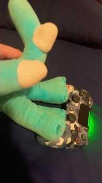 Cyan plays Angry birds on her game #animation #funny #memes #rainbowfriends #playstation #angrybirds