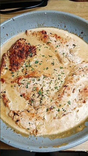 Simple, rapide… escalope de dinde à la crème ultra fondante ! #recetterapide #recettefacile