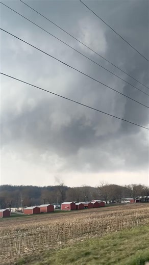 Ashley Smith WXIX says this is another view of the beginning signs of a confirmed tornado in Madison, Indiana. 📷: Shannon Rosales | FOX19