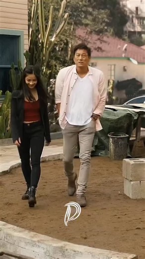 𒉭 on Instagram‎: "رفاقت شان و هان تو فیلم توکیو دریفت یکی از بهترین رفاقت های سینما بود البته بعد از وین دیزل و پل واکر🔥🔥🔥 هان و شان در طول فیلم با یکدیگر ارتباط نزدیکی برقرار می‌کنند و هان به عنوان یک مربی و راهنما برای شان عمل می‌کند. هان به شان دریفت کشیدن را یاد می‌دهد و به او کمک می‌کند تا در دنیای خلافکاران توکیو جای خود را پیدا کند. در نهایت، هان و شان با هم یک تیم می‌شوند و با هم در مسابقات دریفت شرکت می‌کنند. 🎬 Tokyo drift 2006 IMDb: 9 🎗️برای دانلود کالکشن سریع و خشن و توکیو دریفت