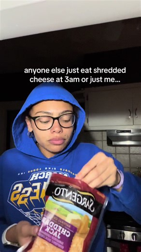 it’s just so good🧀 #shreddedcheese #latenightsnack #3amkitchenvibes #yum #cheddarjackcheese