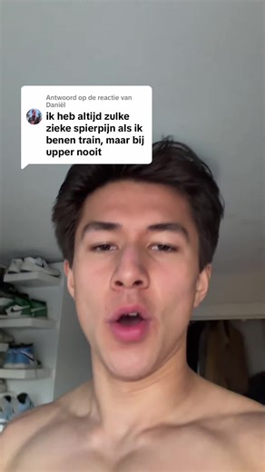 Antwoorden op @Daniël Ik hoor mensen dit dus heel vaak zeggen, maar de reden dat je 6 dagen DOMS hebt na je leg days, is niet omdat je Tom Platz intensity levert, maar omdat je gewoon bijna nooit benen traint. Als je nu een maand geen chest zou trainen, en vervolgens ineens 10 sets presses en flies tot falen gaat doen (een volume wat mensen vaak doen voor hun quads, ook teveel imo), dan zou het de 7 dagen erna ook voelen alsof je chest is gescheurd. Train 2x per week benen voor een tijdje, en je