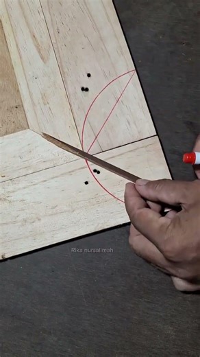 This trick to measure a 90° angle looks easy and practical, but it turns out to be less accurate