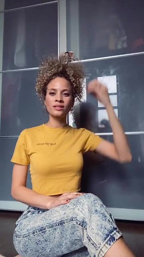 Expressing 'You Are My Sunshine' in ASL