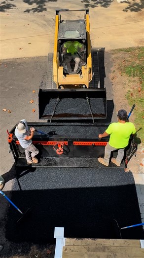 Knocking out a 20’ x 30’ driveway in 10 minutes #draggtec #asphalt #paving #dragbox #dragboxpaving #heavyequipment #blacktop #asphaltpaving | DraggTec Asphalt Drag Box Systems