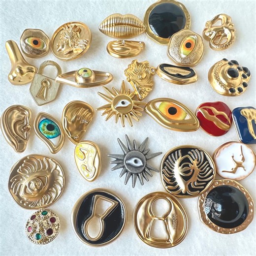 29 Style Vintage Gold Surrealist Buttons, Evil Eye Keyhole Lips. Festival Buttons. - Etsy
