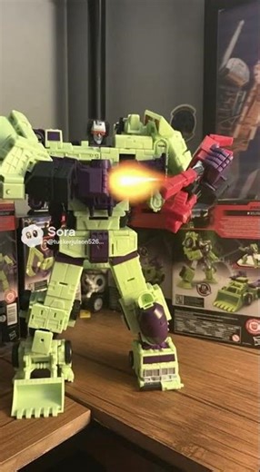 Ironhide gets murdered by devastator