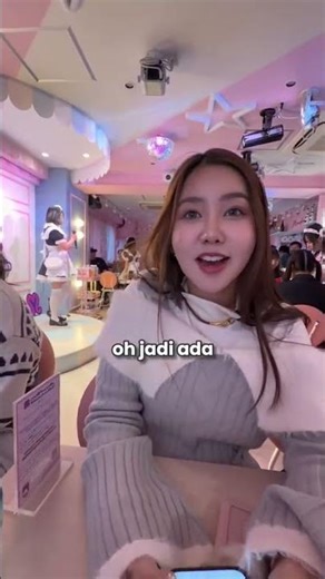 all day at the maid cafe, so cute 😋😋