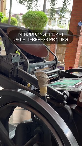 Welcome to our letterpress studio 〰️ We specialize in creating custom invitations, cards, and stationery using the traditional method of letterpress printing. Each piece is carefully crafted to achieve a unique and timeless look that will leave a lasting impression on your guests. Our passion for quality and attention to detail is reflected in every aspect of our work. We invite you to explore our portfolio and contact us to learn more about how we can bring your vision to life. ♡ #bycy #letterp