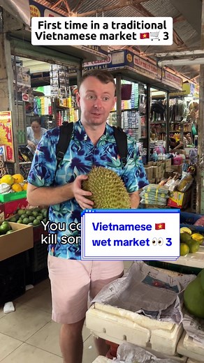 Exploring a Vietnamese Wet Market: Mini Mangoes and Medieval Weapons