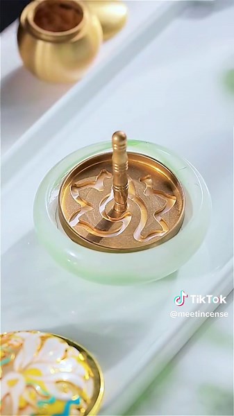 No worries,take it easy. 🌸🍀 Chinese incense has a way of bringing joy and tranquility. 🌱💖 #relaxing #incenseburner #satisfying #incense #cure #meditation #asmr #decompression #chineseculture #fyp #healing #zen #handwork #agarwood #sandalwood #energyhealing #tiktokmademebuyit