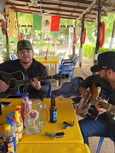 14K views · 334 reactions | Yo soy como el pobre cisne #guitarra #requinto | Miguel Montoya Legado | Facebook