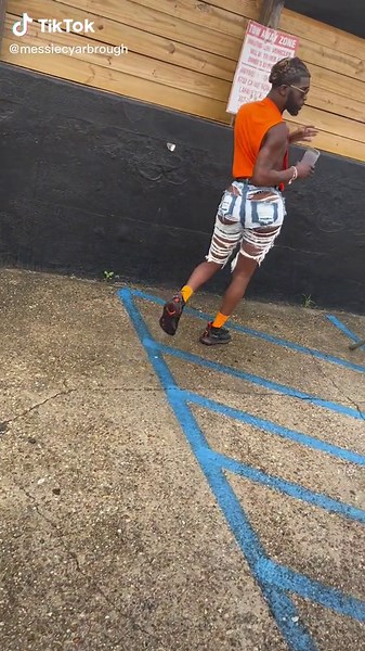 messiec (@messiecyarbrough)’s videos with Walk Like Messie - Messie Cee