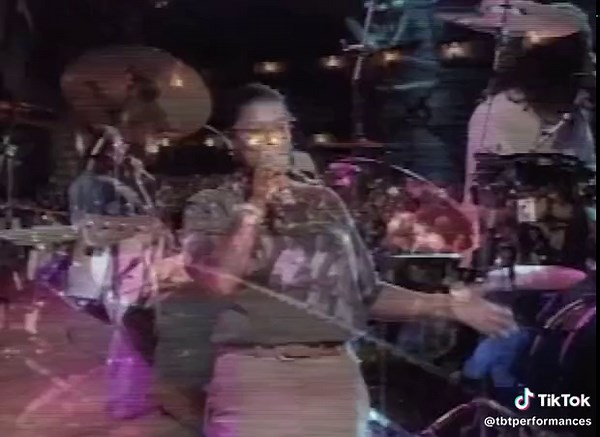 Queen Latifah performing U.N.I.T.Y. live at Lifebeat’s The Beat Goes On concert (1995) #QueenLatifah #UNITY #TheBeatGoesOn 🎶