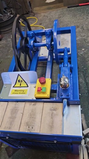 compact kindling machine