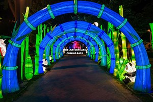 There's a whole lot of light at the end of this tunnel! 🏮✨ Mark your calendars for an unforgettable summer kickoff on June 21, when the Philadelphia Chinese Lantern Festival returns to Franklin Square. For tickets, visit: https://bit.ly/2TQSj2B | Historic Philadelphia