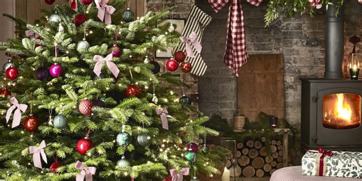This is the exact time you should take down your Christmas tree