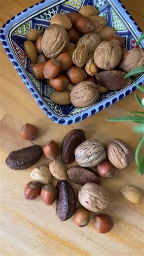 Is this illusion too easy? 🥴 I’m having a confidence dip! I wasn’t convinced I should post this mini chocolate/ cake illusion. I was worried it would get lost in the Christmas algorithm and never see the light of day. I’m also convinced you all managed to find them straight away! So if I’m wrong on that one I would love to know if I managed to hide them well enough 🙌🏻 I will make sure to share how I made them next week! These marzipan filled chocolates are sooo simple with just one specialist