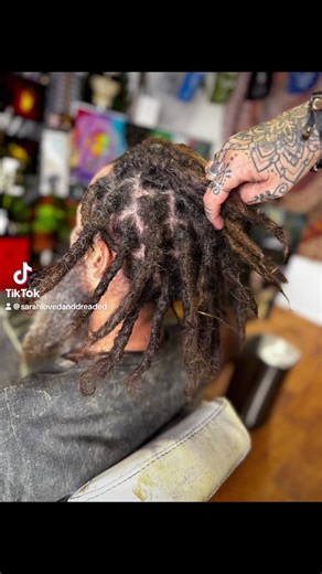 Today I welcomed new client Craig into my dread space for his first maintenance ever! The result? Pristine!!! 👏🏻✨🤌🏻 #monday #dreadlocks #maintenance #worklife #hairstyle