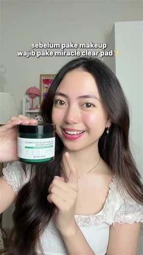 Your shortcut to clearer skin? ✨ Just swipe, exfoliate, and glow. Miracle Clear Pad helps remove dead skin cells and clean out pores for skin that feels smoother and looks fresher every day 💚 #SOMEBYMI #MiracleClearPad #KoreanSkincare #GlowingSkin