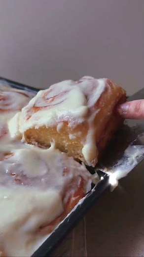 The easiest CINNAMON ROLL recipe