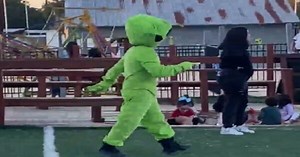Man Dressed As Alien Accidently Scares Children
