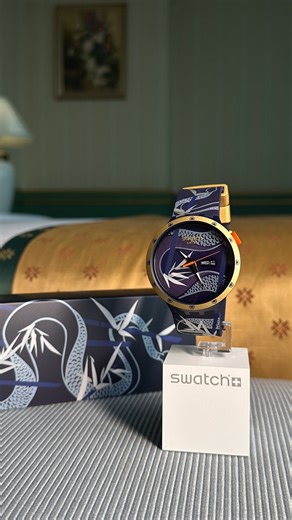 Unbox: BLUE AND GOLDEN LITHE DANCER นาฬิกาหน้าปัด BIG BOLD ขนาด 47 มม. นี้จะท้าทายให้คุณก้าวเข้าสู่แสงสปอตไลท์ และใช้ชีวิตด้วยความแม่นยำ คล่องตัว และมั่นใจอย่างไม่สั่นคลอน #Swatch #YearofTheSnake https://swat.ch/4131j70 | Swatch