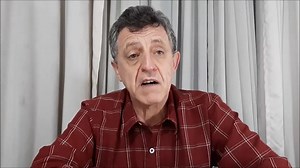 O poder do voto Na democracia a grande arma do povo é o voto, pois, é através dele que escolhemos as pessoas que nos representam seja nos legislativos ou no executivos. O país em meio a uma pandemia jamais vista terá que escolher ainda este ano seus futuros mandatários, homens e mulheres que terão sobre si a difícil missão de reerguer este país. Temos que ter consciência de que não vivemos no pais, ou nos estados, todos nós vivemos nas cidades esta célula social que nos acolhe, que nos abriga e 