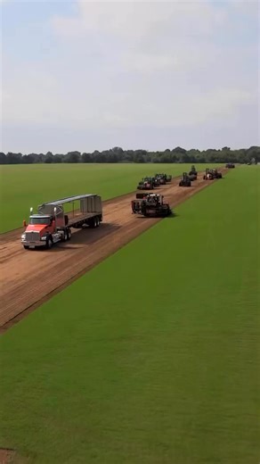 Things never seem to slow down at #TopNotchTurf in Colbert #Oklahoma with their massive fleet of RoboMax JD harvesters. We’ll see you there on September 10th for the #RedRiverShowdown Field Day and Equipment Expo!! 🙌🏻🚜🌱🇺🇸 | Brouwer Kesmac