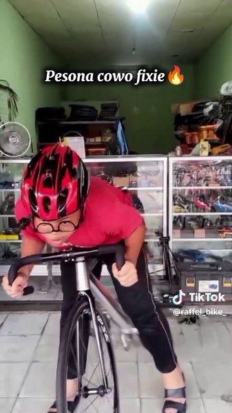 ter-wut wut wut wut wut..😆 #sepeda #cycling #fixie #fixiebike #fyp #fypage #foryoupageofficiall #fypシ゚viral #jakartabarat #bikeindonesia #indonesia🇮🇩 #gowesindonesia