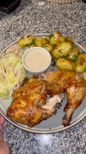 78K views · 2.8K reactions | Poulet au four miaraka am pomme de terre 凜 Marinade: 5épices Sel Poivre Carry Paprika Sauce huître Sauce soja foncée Sauce soja clair Huile de sésame Jus de citron Ail et gingembre Rapée Fagnanovana anle pomme de terre Arotsaka agnaty lapoaly ny pomme de terre asina rano kely de refa malemy izy de asina menaka atao mendimendy tsara de asina tongolo gasy Rapée sira sy poivre de persil de vita | Minàh LV | Facebook