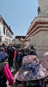Exploring Tashilhunpo Monastery. Truly fascinating 😍 #tibet #himalayantrip #mountains #monastery