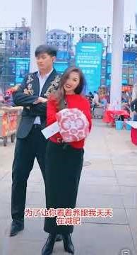 #阿龙与豆芽表演小品（花钱流水） #户外直播现场 #凯里好人广场