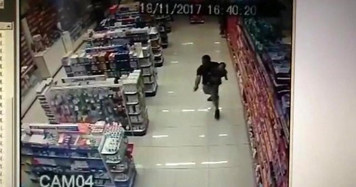 Brazil police officer shoots at robbers while holding baby