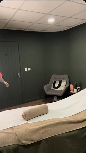 This is how its done. Bish bash bosh! @lyconuk #brazilianwax #lyconuk #waxing #beautytherapist #geordie | Lemongrass and Ginger