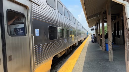 芝加哥伊利诺伊州的罕见列车视频搬运