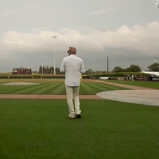 Kevin Costner sees Field of Dreams for the first time before MLB at Field of Dreams