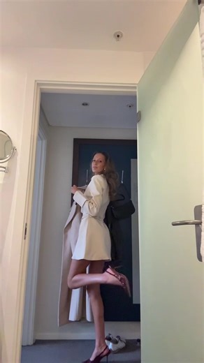 Stylish Outfits for Legs and Dresses