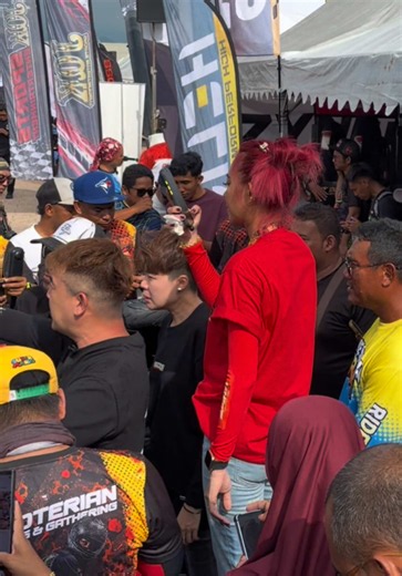 DAY 2 of SFDG EVENT 🙌🏻 Booth kene serbuu kaw kaw 😂 Korang memang awesome !! @SFDG @Zynergys Engine Oil
