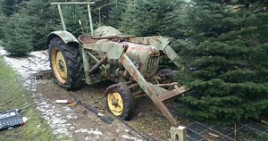 Eicher Königstiger, die Bergungsvorbereitungen für den Eicher EM300 laufen, er steht etwa 10-12 Jahre im Wald, es wird nicht so einfach den Tiger aufzuwecken. Die Instandsetzung seht Ihr anschließend im Landwirtschaftsmuseum SH. | Dr. Trecker