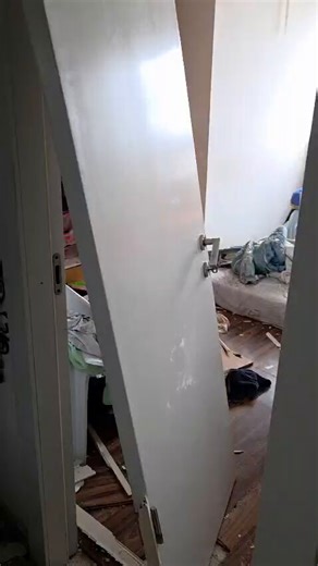 以色列24台报道，伊朗最新袭击后，以色列中部地区多处被击中