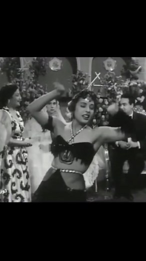 Egyptian Dancers Celebration: Bellydance Tips & Moves