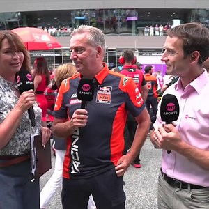 Suzi Perry's thoughts are always the most important, Hervé knows the drill 😎 #MotoGP | #AustrianGP Live on TNT Sports and Discovery | TNT Sports Bikes