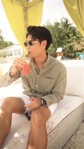 Donny Pangilinan on Instagram: "Work-life balance but make it digital 📲😎 Get multiple eSIMs on your phone with just one SIM! Activate and manage all your eSIMs easily through the Smart Multi SIM App. 💚 Buy the Smart Prepaid Multi SIM now 👉 [https://smt.ph/SPPMultiSIM] #SmartMultiSIM"