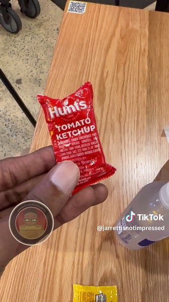 Just in time for the holiday, here’s a cool burger spot, @goodazzburgerz that’s probably got what you need to satisfy your burger craving! Located in the new Lee White Food Hall, 🔥 where there’s already a full hall of available restaurants, Good Azz Burgers 🍔 has a nice setup and a simple menu that allows you quickly figure out what you’re eating. However, it’s expensive!! 🤑🤑 I’m tired of spending almost $20 for a burger (unless it’s worth it)! In my opinion, this wasn’t a $20 burger even th