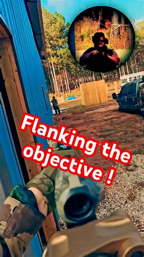 Flanking the objective. Airsoft !
