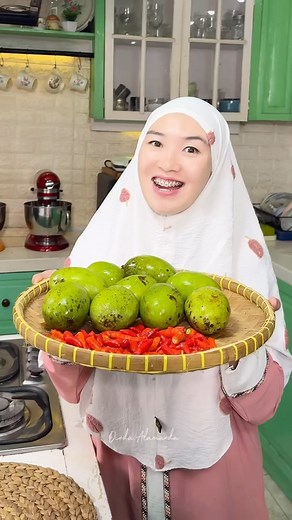 Dinda Alamanda on Instagram: "🥇 SAMBAL MANGGA KUENI #kancedinda MASAK PRAKTIS BARENG MITOCHIBA “ CHOPPER MITOCHIBA CH 250 “ Bahan : • 1 kg Mangga Kueni Kupas • 200 gr Cabe Rawit Merah • 50 gr Terasi Bakar • 100 gr Gula Aren • 2 sdm Garam • 1/2 sdm Micin Star Chopper CH250 dari Mitochiba ini ce , satu-satunya chopper di indonesia dengan 9 mata pisau dan sudah paten, Mesinya kuat dengan tornado power, sehingga dapat menghaluskan dalam hitungan detik, jadi sat set kan ce … Tentunya anti selip, jad