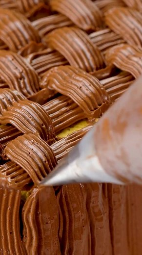 5.2K views · 90 reactions | buttercream birthday cake | Cake Lovers | Facebook