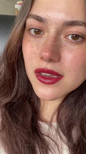 Discover the Perfect Red Lipstick - Raisin Rage by Revlon